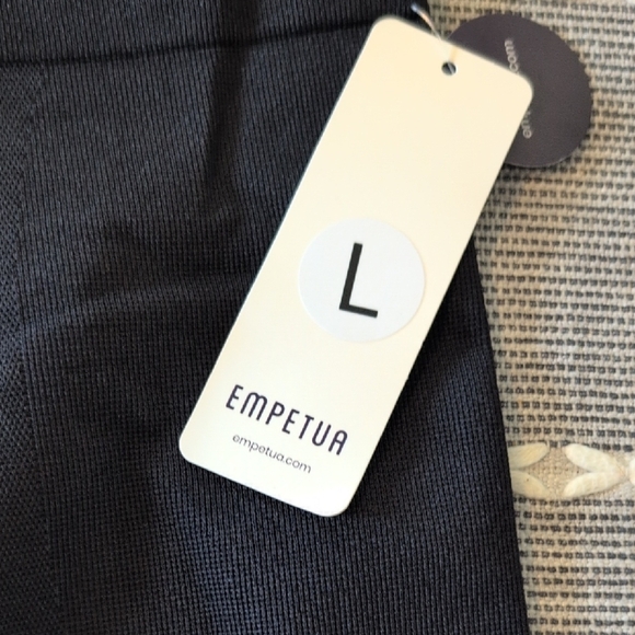 Empetua Black Mid-Waist Shaper Bike Shorts - Picture 4 of 5